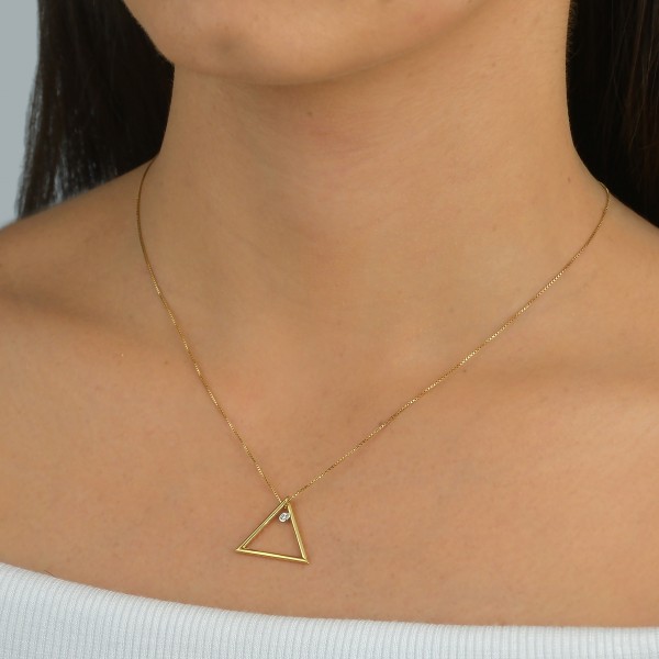 Pingente triângulo com diamante em ouro 18k